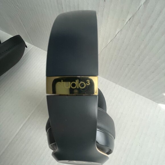 Beats Studio3 Wireless Noise Cancelling On-Ear Headphones - Picture 7 of 10